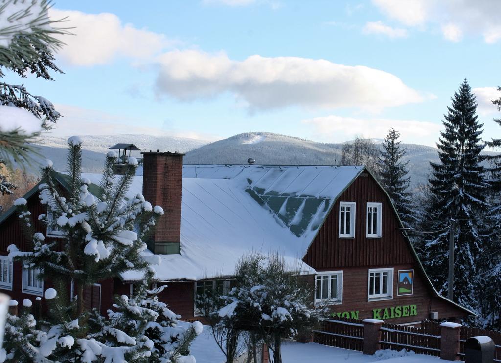 Rodinny Hotel Kaiser Desná Esterno foto