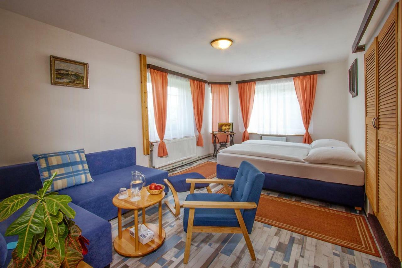 Rodinny Hotel Kaiser Desná Esterno foto