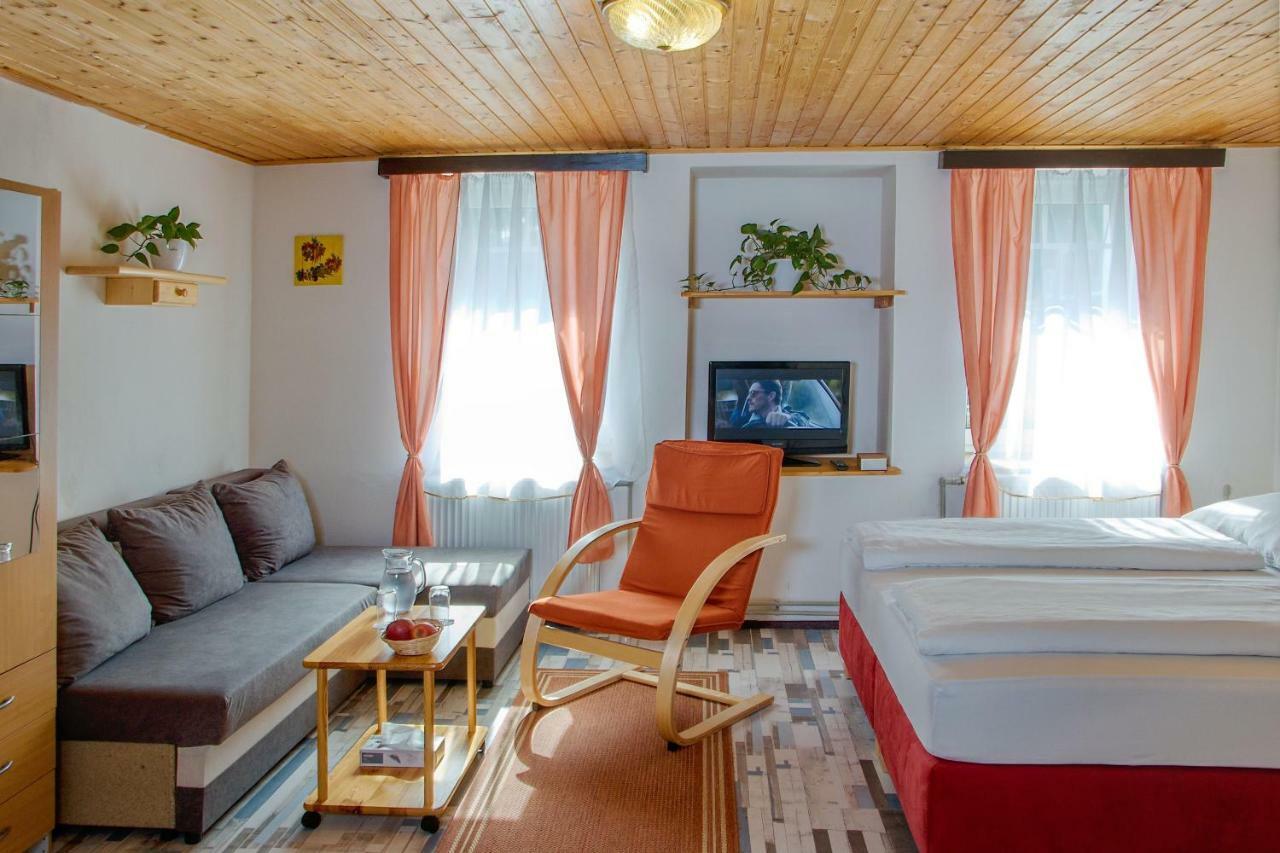 Rodinny Hotel Kaiser Desná Esterno foto